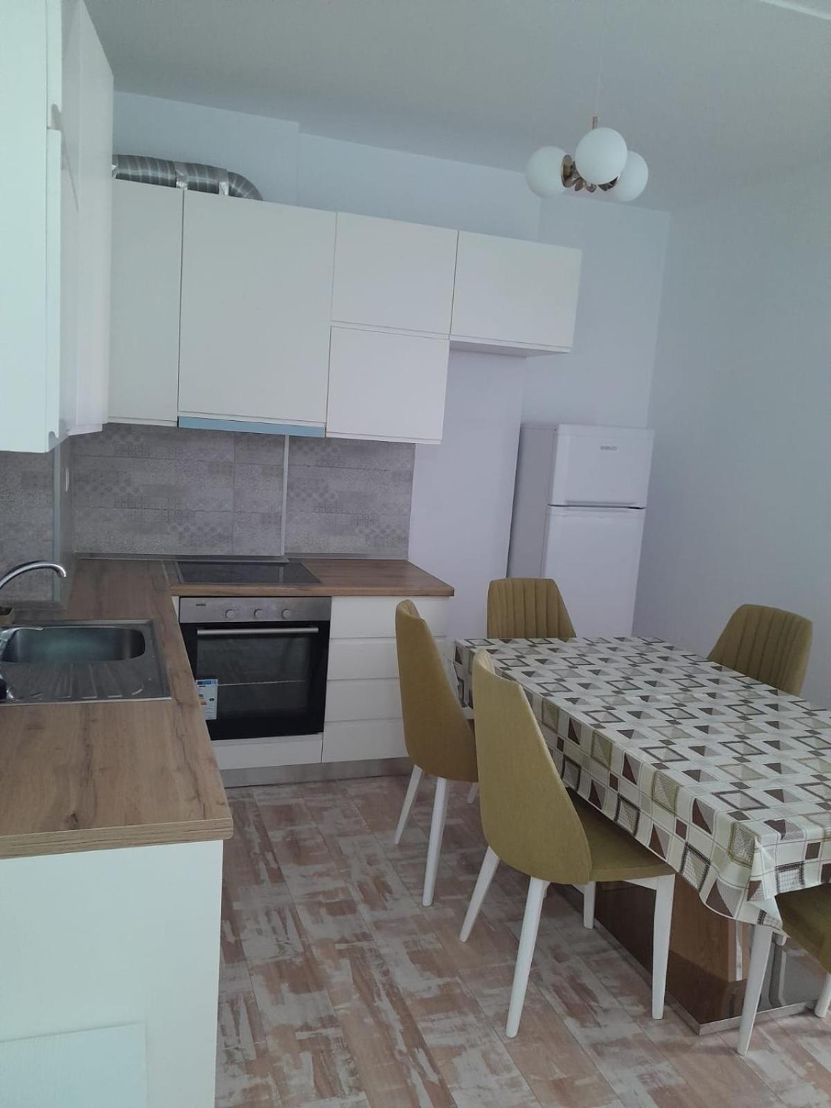 Apartament By The Durrës